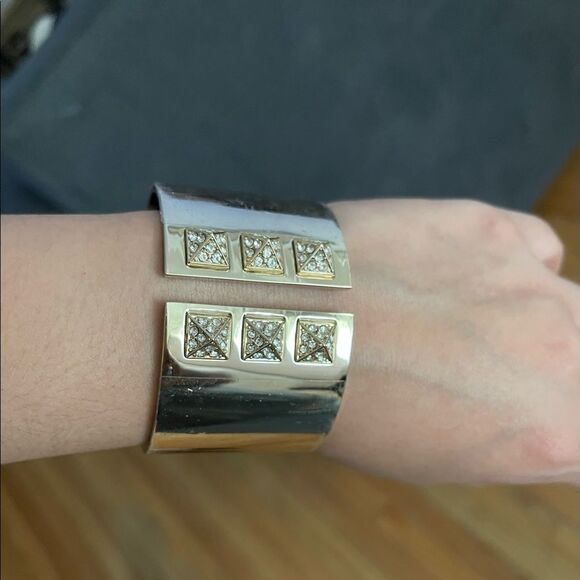 Bangle Victoria secret gold tone - Picture 1 of 9
